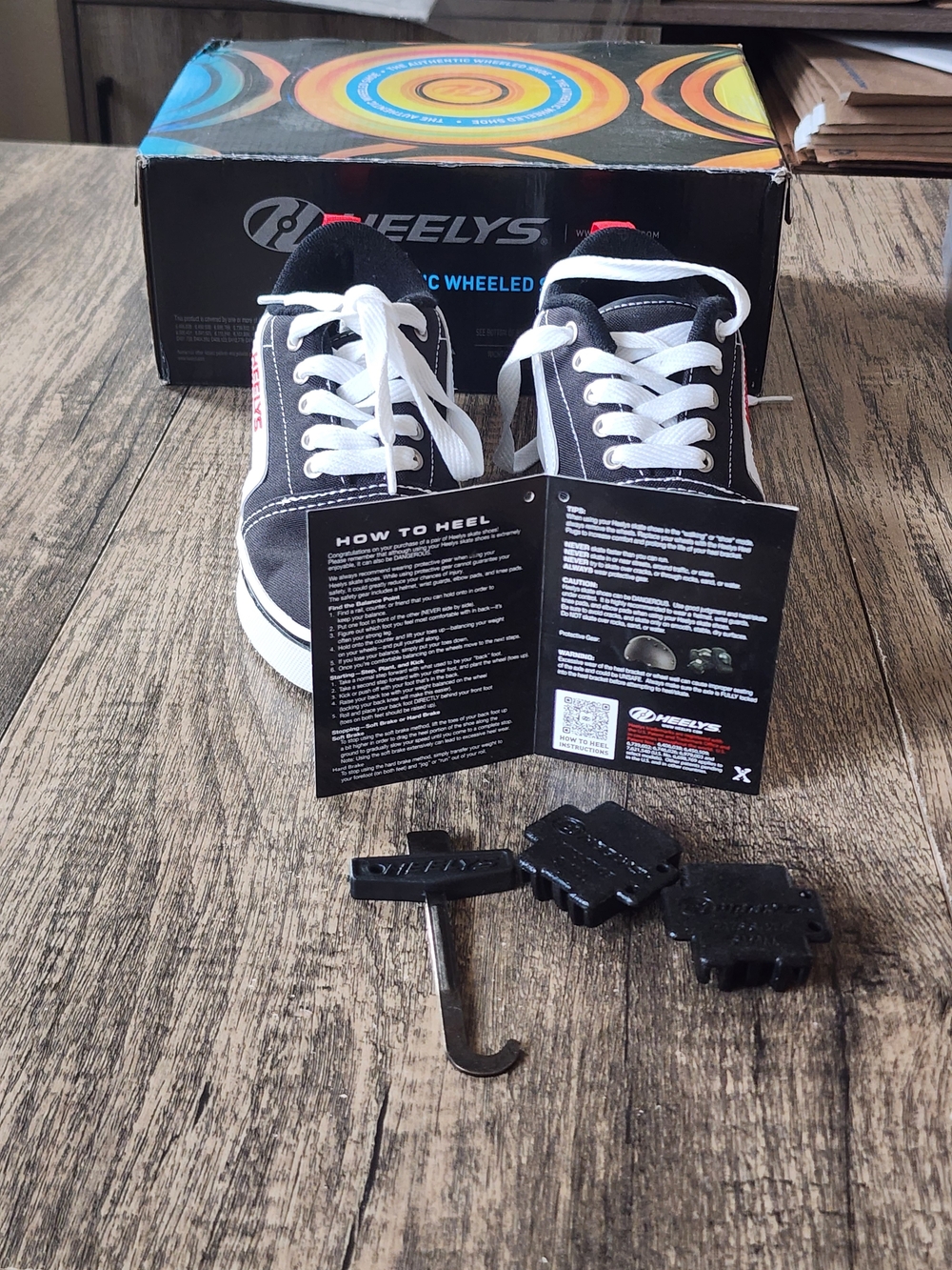 Heelys GR8 Pro Black White Red Wheeled Shoes Youth Size 3 w/ Box Accessories
